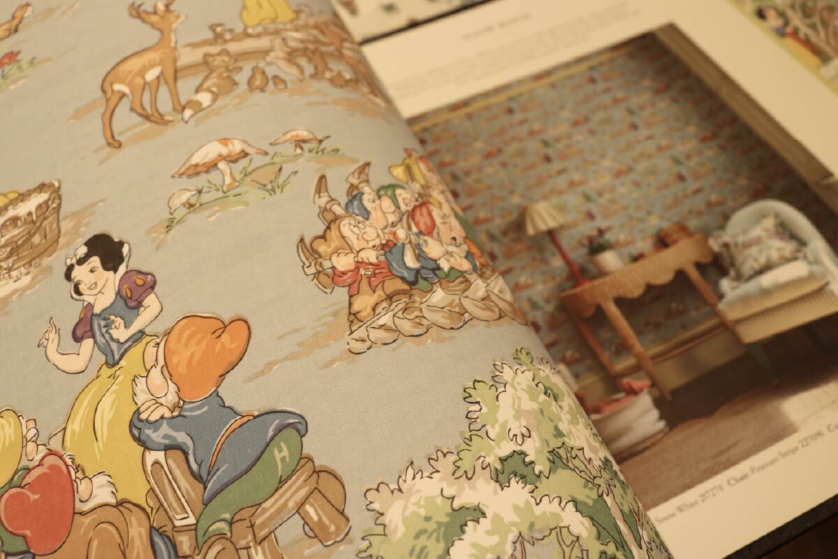 『Disney HOME × Sanderson』ディスニーコレクションの壁紙カーテン見本帳　SNOW WHITE/白雪姫