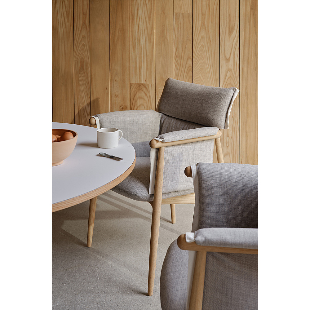 E005 EMBRACE ARMCHAIR｜カール・ハンセン＆サン｜コンフォートQ｜阪急