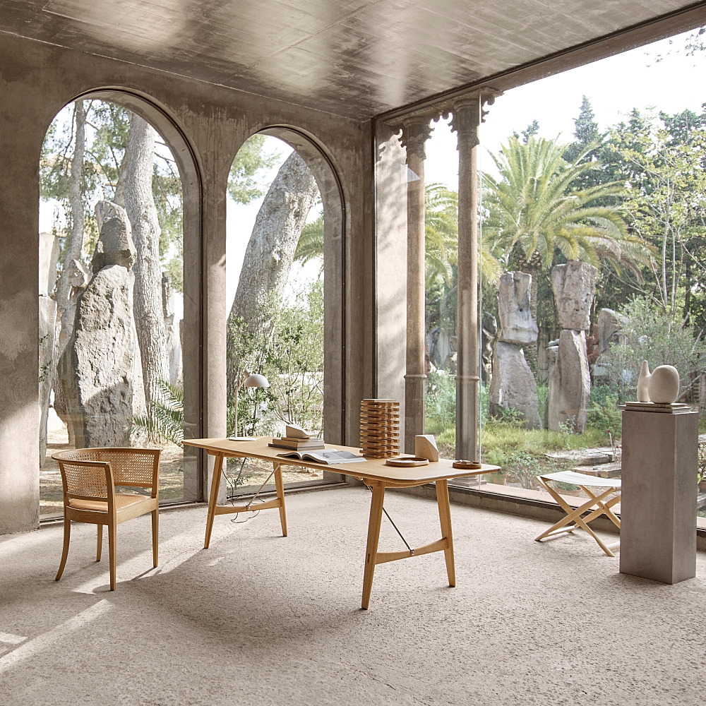 BM1160 HUNTING TABLE｜カール・ハンセン＆サン｜コンフォートQ｜阪急