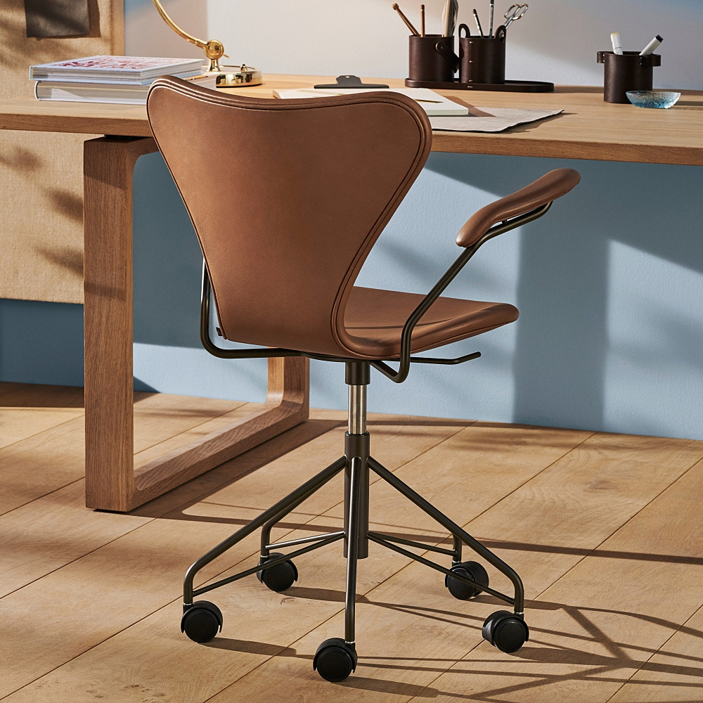 SERIES 7 CHAIR 3217｜フリッツ・ハンセン｜コンフォートQ｜阪急