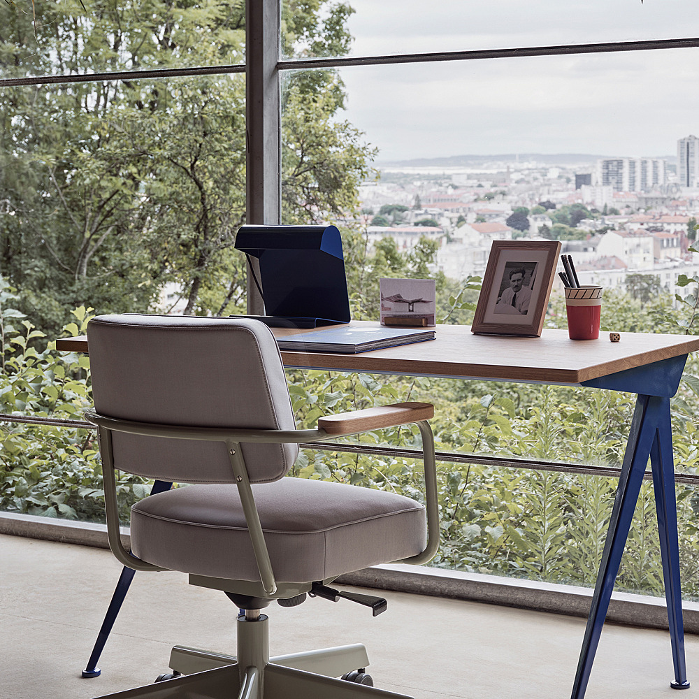 LAMPE DE BUREAU｜ヴィトラ｜コンフォートQ｜阪急百貨店のインテリア