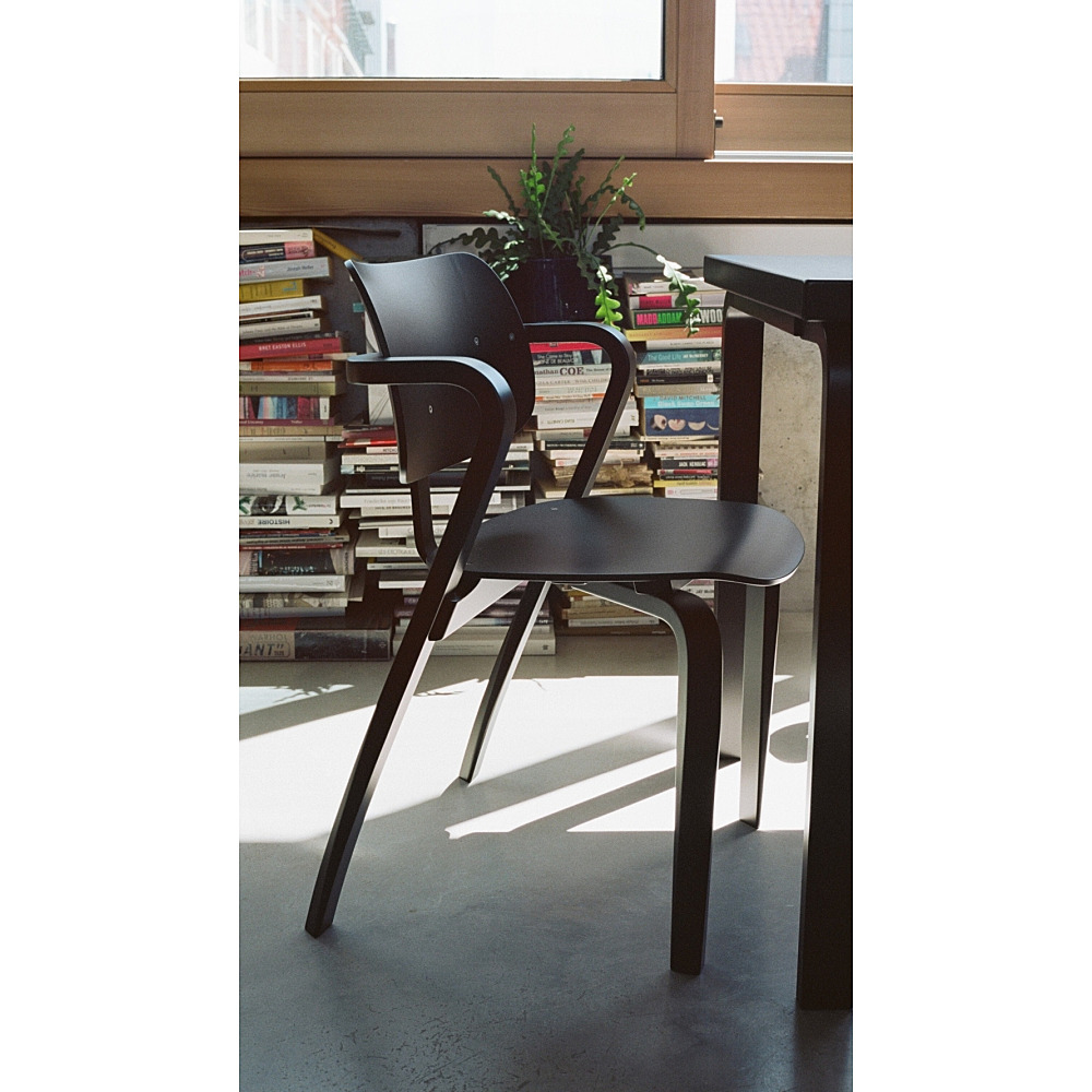 ASLAK CHAIR|アルテック|コンフォートQ|阪急百貨店の ASLAK CHAIR|アルテック|コンフォートQ|阪急百貨店の