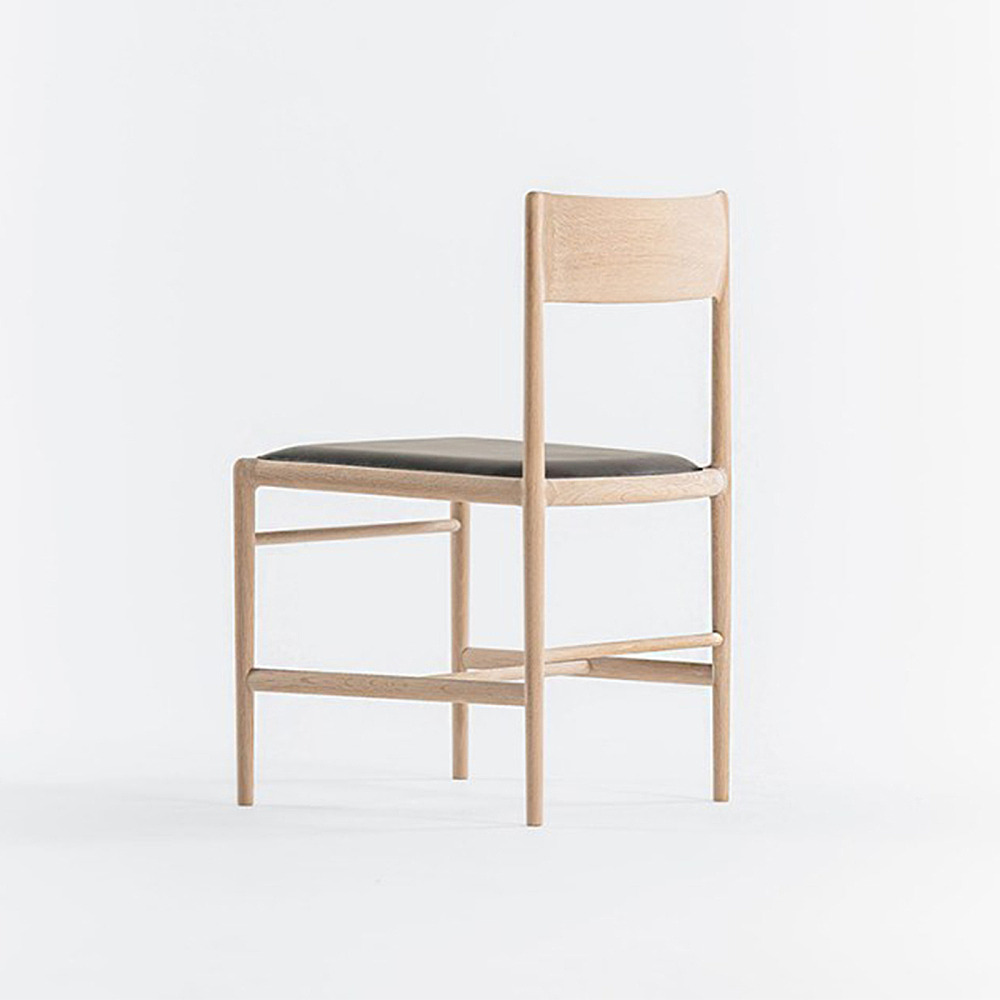 A CHAIR ON THE VERTICAL AXIS｜タイム アンド スタイル