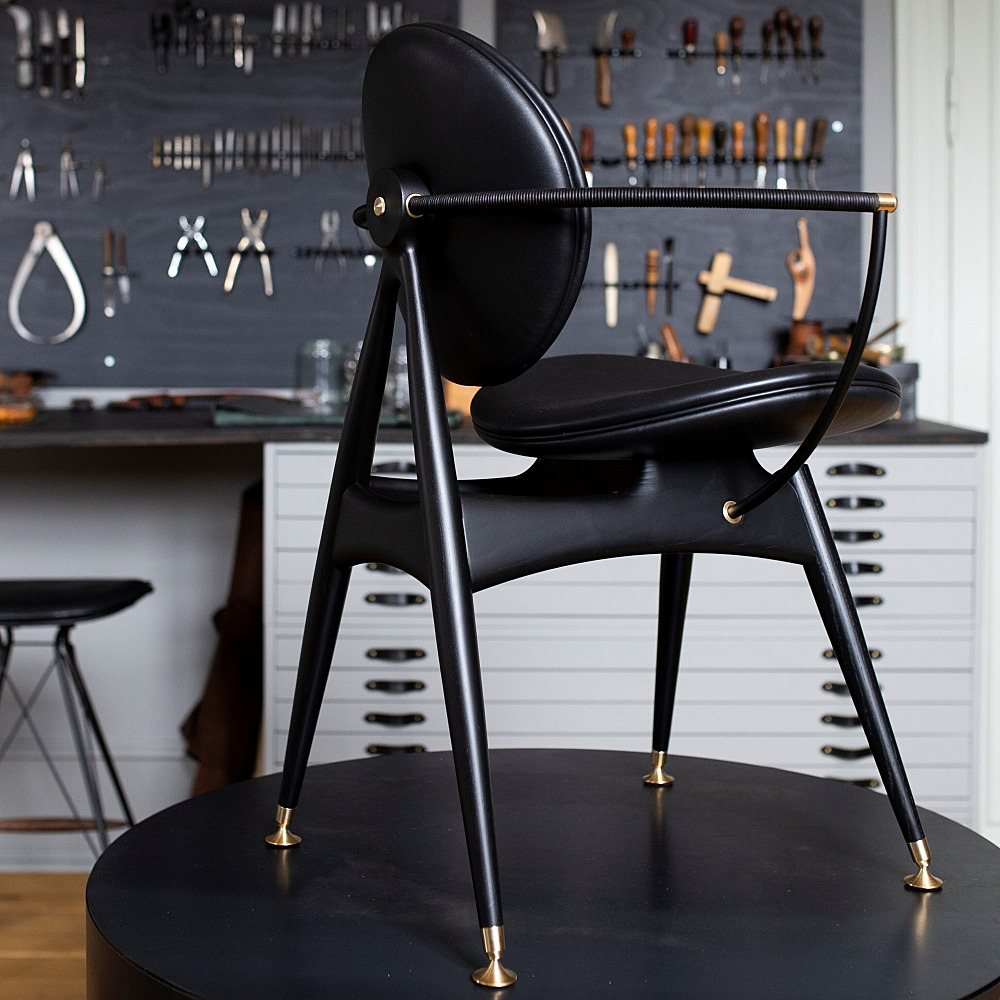 CIRCLE DINING CHAIR with armrest｜オーバーガード & ディルマン