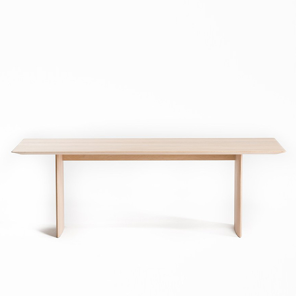 A TABLE IN THE SILENT FOREST｜タイム アンド スタイル｜コンフォート