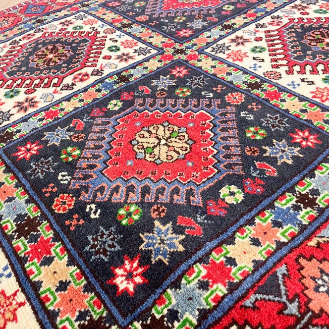 ペルシャ絨毯の5大産地《Yalamehヤラメ》イラン・ヤラメ族が織り上げた絨毯