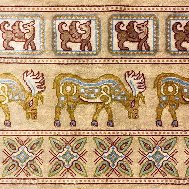 ペルシャ絨毯の5大産地《Qumクム》その素材にシルクを用いることで有名なクム産の絨毯