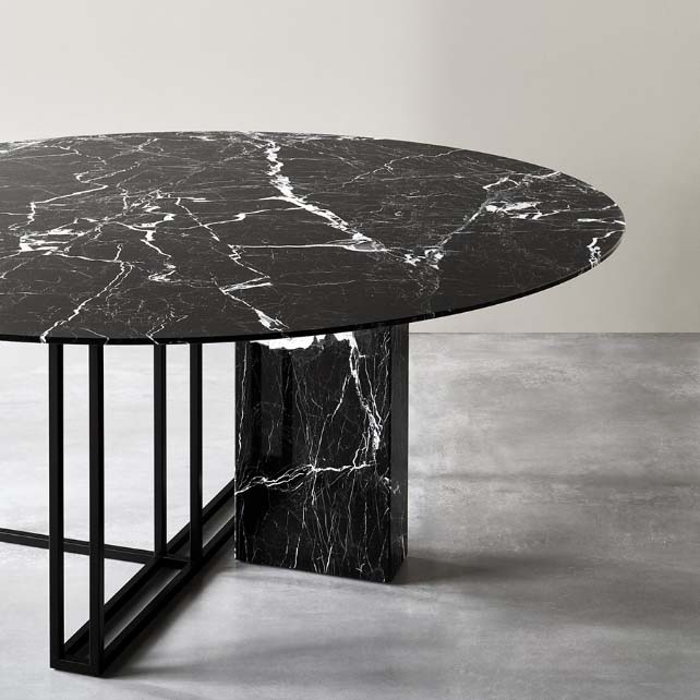 イタリア高級家具ブランドメリディアーニ_〈PLINTO プリント〉全てに異なるジオメトリカルな形状や素材、質感を選ぶことができるダイニングテーブル