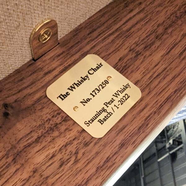 HOUSE OF FINN JUHL/ハウス・オブ・フィンユール《復刻したウイスキーチェア》最初の250脚にナンバリングされた真鍮製のプレートが付属します