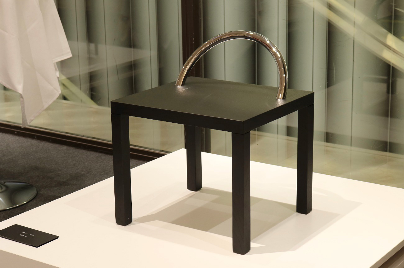 倉俣史朗_shirokuramata_ココ_koko_ココチェア_kokochair ココテーブル_kokotable_サイドテーブル_sidetable ポストモダン_postmodern_モダンデザイン_moderndesign_メンフィス 倉俣デザインを飾る_阪急うめだ本店